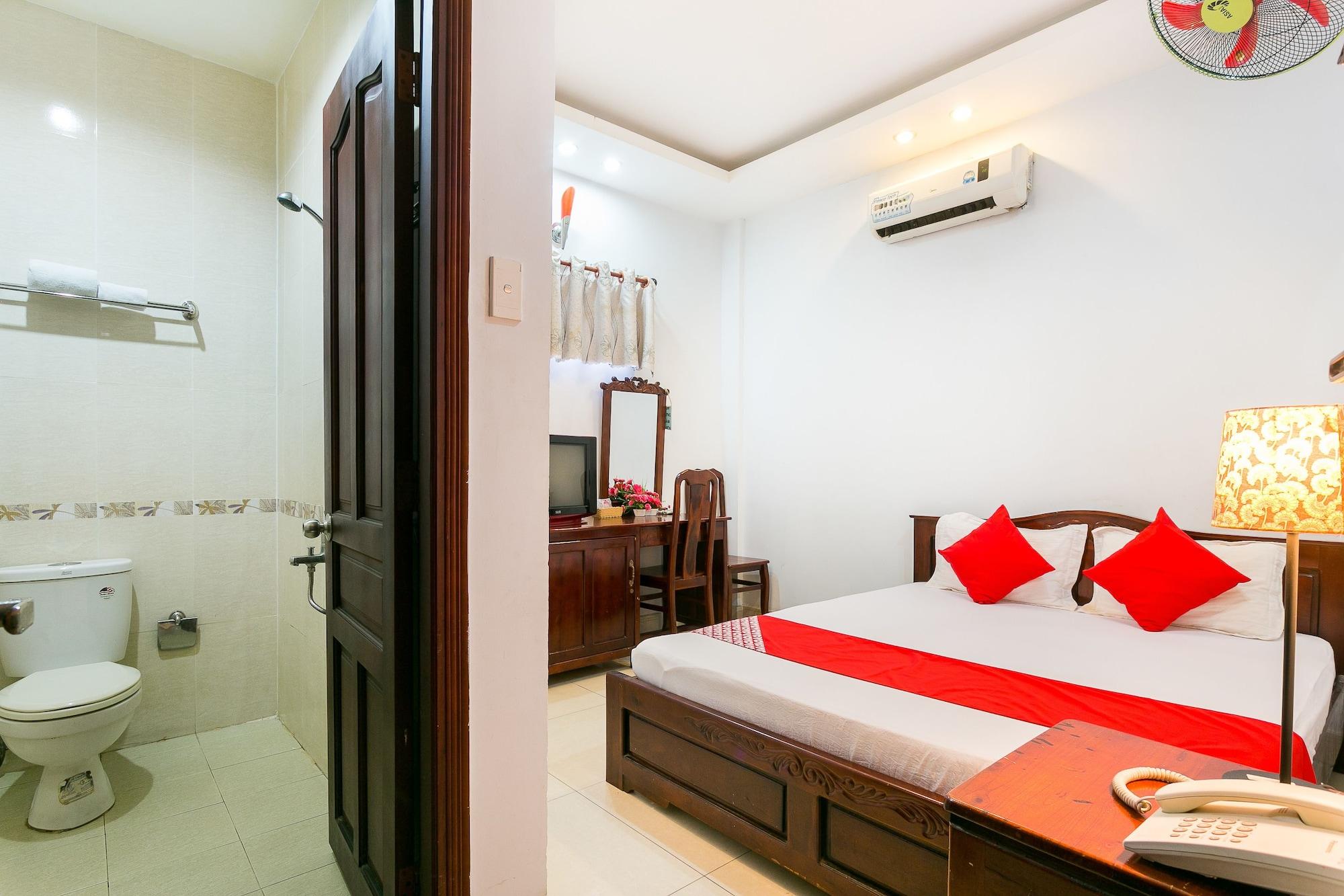 Oyo 130 Tuan Long Hotel Ho Chi Minh City Exterior photo
